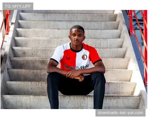 热刺中场西蒙斯独家剖析社交媒体压力：以最好方式处理批评，家庭是支柱